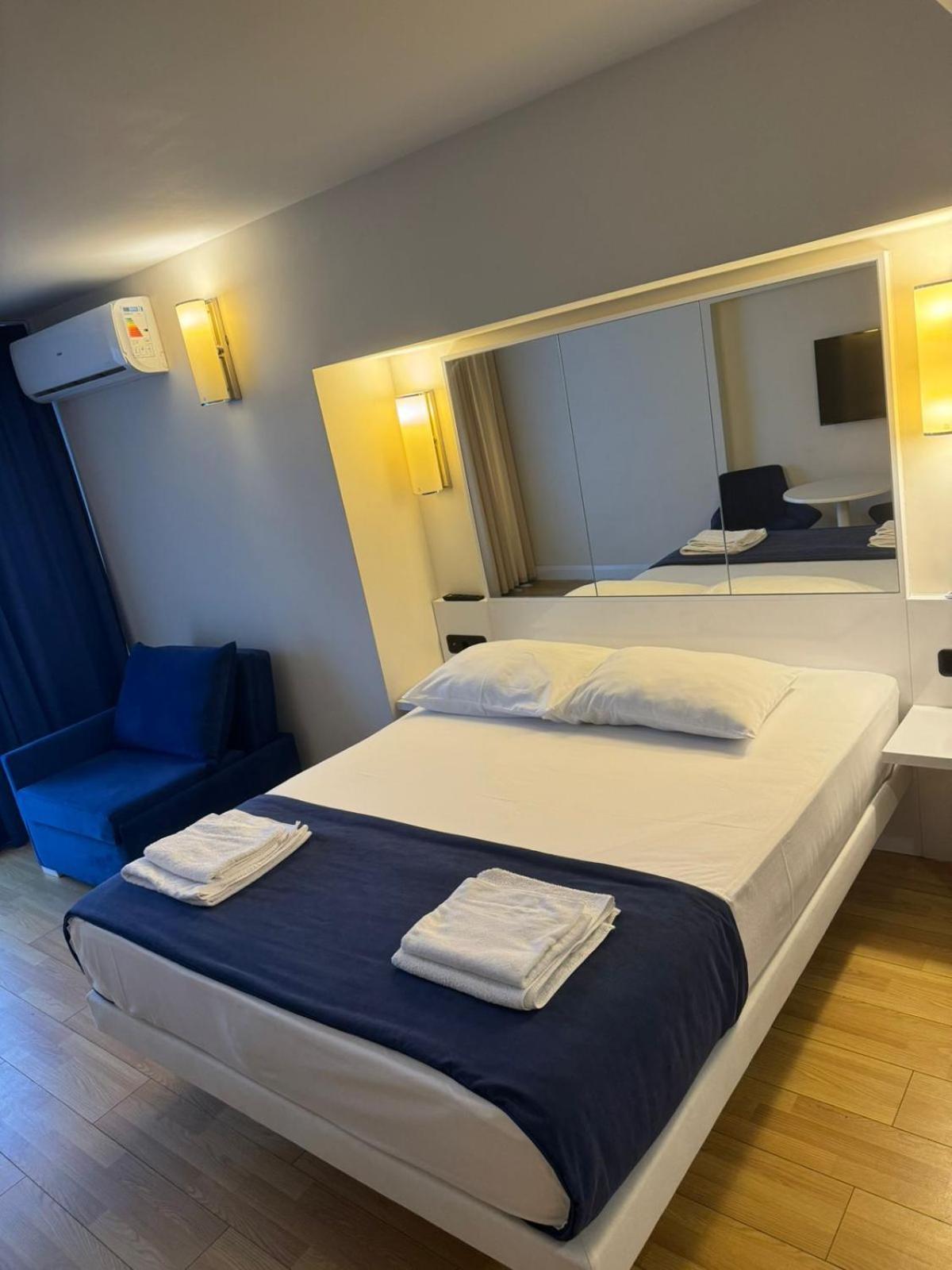 Lux Apart Hotel 555 Batumi Room photo