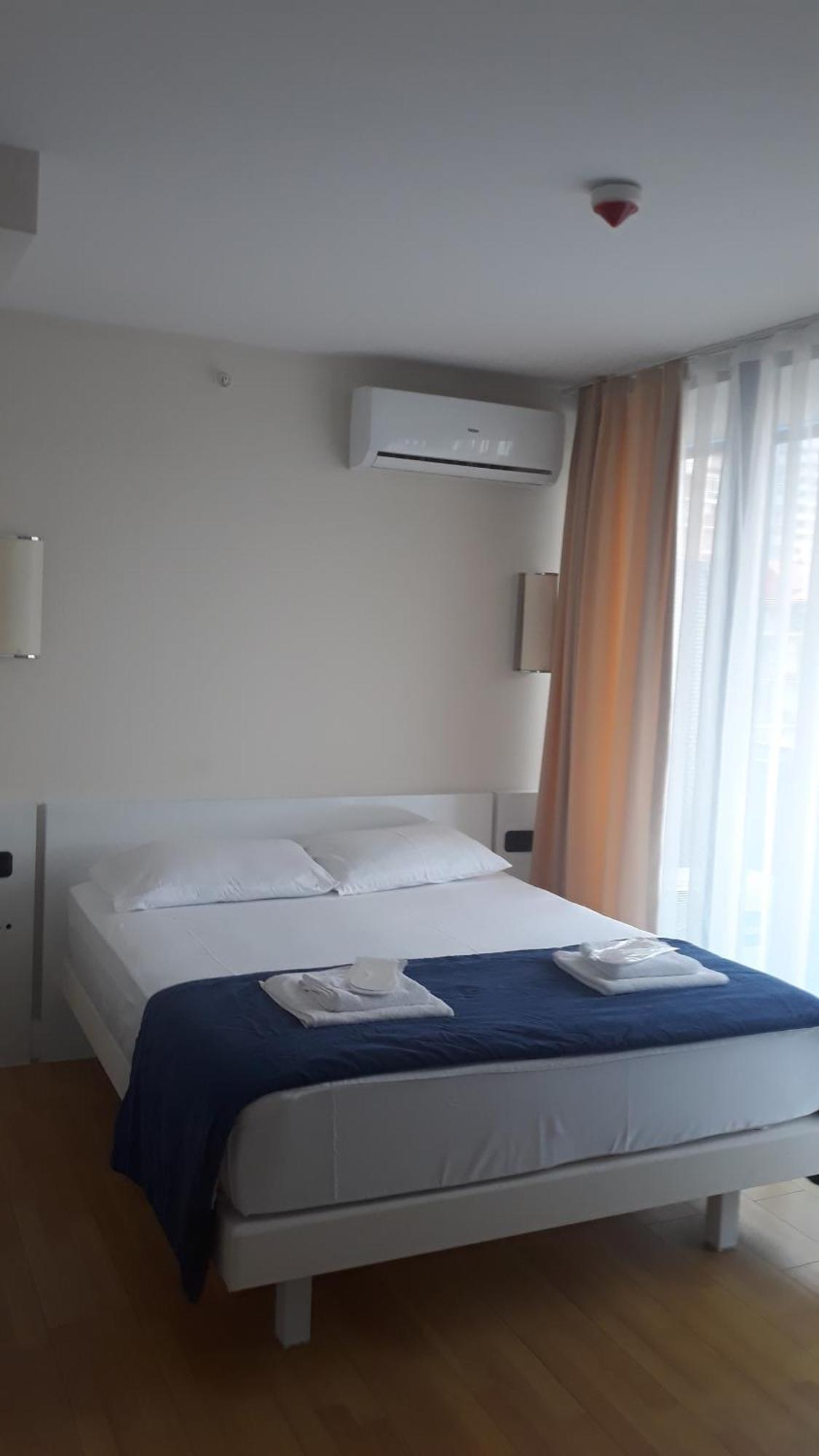 Lux Apart Hotel 555 Batumi Room photo